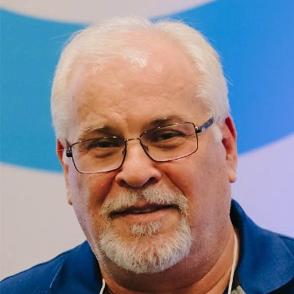 Dr. Efrain Olzewer